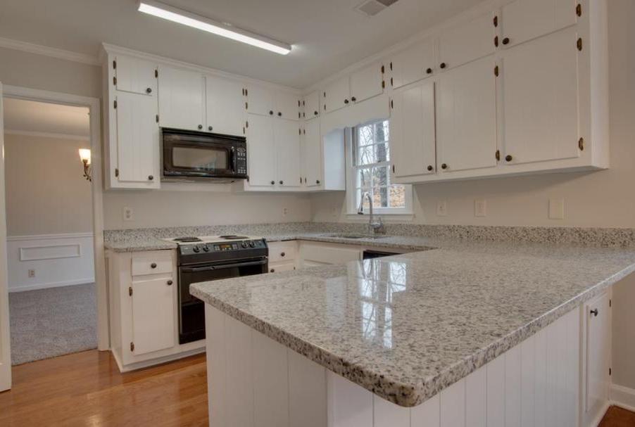 Kitchen 13 before pic min