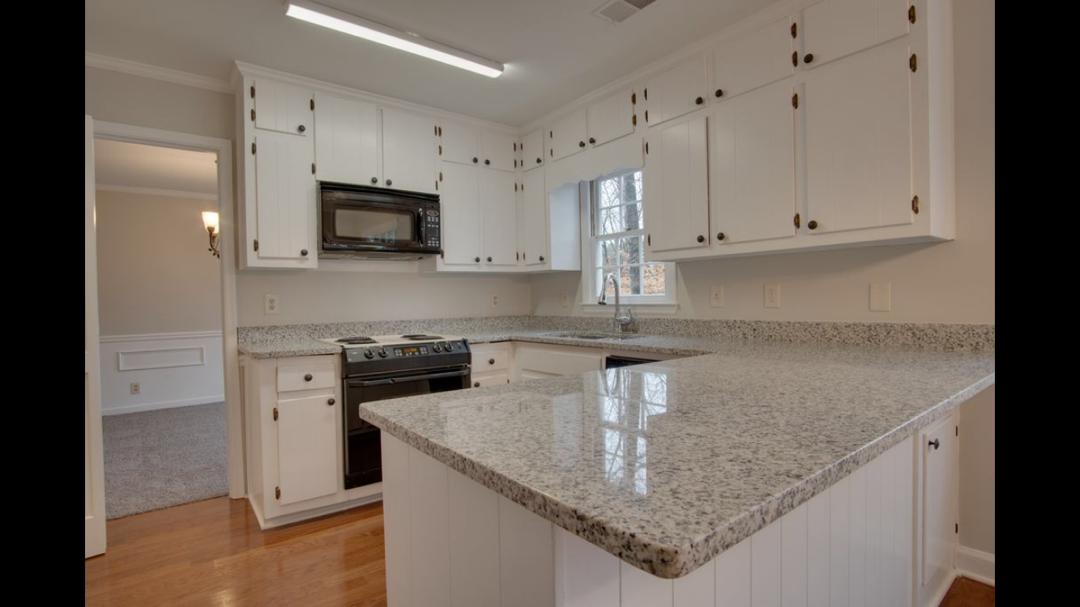 Kitchen 13 before pic min